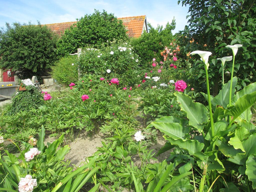 Bed and Breakfast Les Sources Poilley  Экстерьер фото