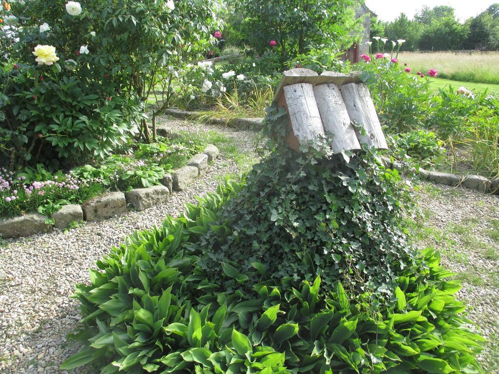 Bed and Breakfast Les Sources Poilley  Экстерьер фото