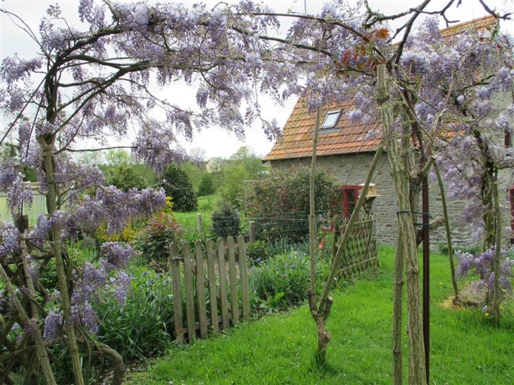 Bed and Breakfast Les Sources Poilley  Экстерьер фото